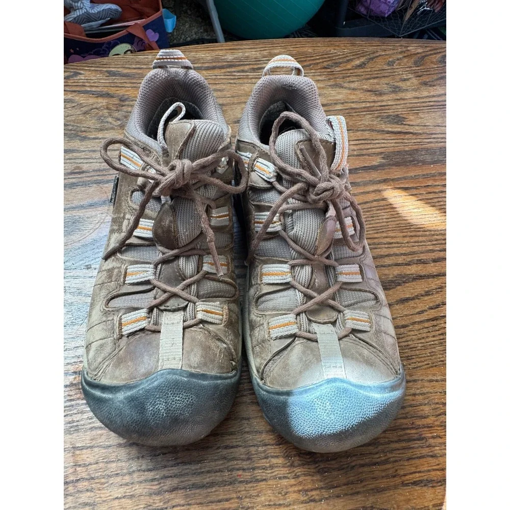 Keen Woman's size 8.5 Hiking Biking Walking Winter Brown Leather Warm